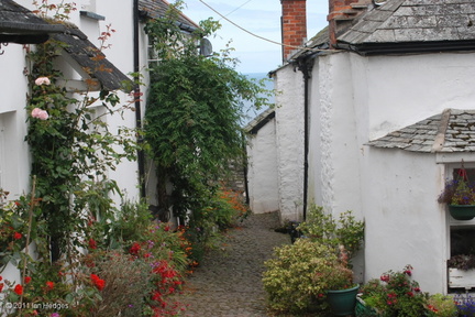 clovelly side alley